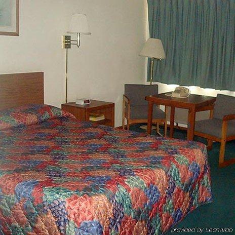 Anderson Chesterfield Travel Inn Daleville Habitación foto